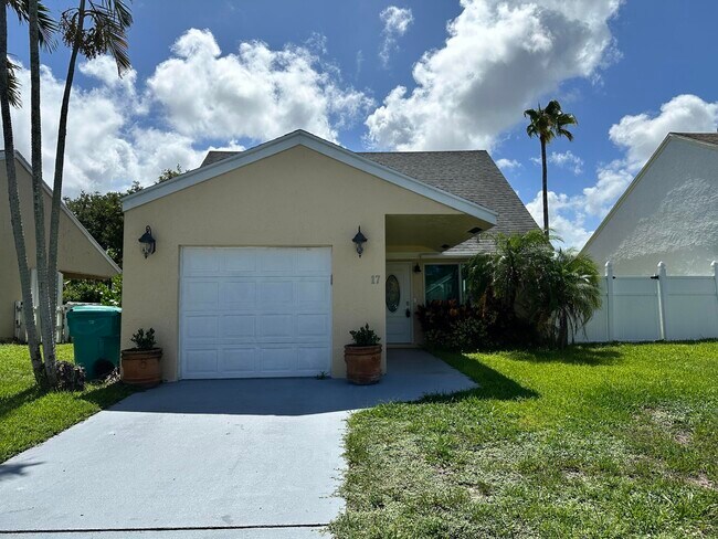 17 Tara Lakes Dr E in Boynton Beach, FL - Building Photo - Building Photo