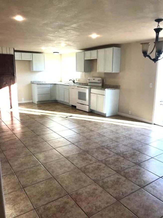 609 Westby Dr in Spring Creek, NV - Building Photo - Building Photo