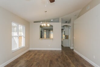 10610 Navigation Dr in Riverview, FL - Foto de edificio - Building Photo