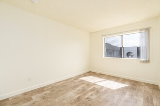 636 N HILL PLACE in Los Angeles, CA - Building Photo - Interior Photo
