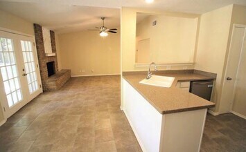 5663 Larkdale Dr in San Antonio, TX - Building Photo - Building Photo