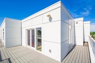 18 Cliveden St, Unit 604W in Quincy, MA - Building Photo - Building Photo
