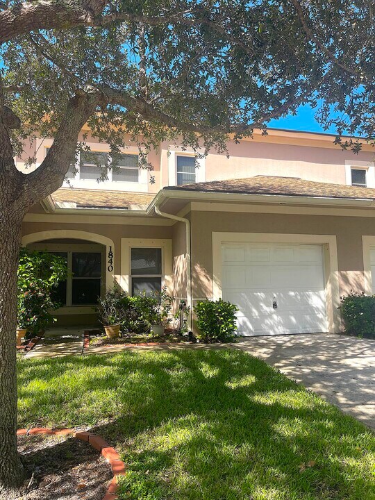 1840 Sandhill Crane Dr in Fort Pierce, FL - Building Photo