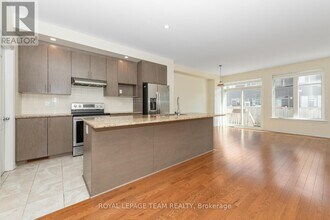 711 Sora Wy in Ottawa, ON - Building Photo - Building Photo