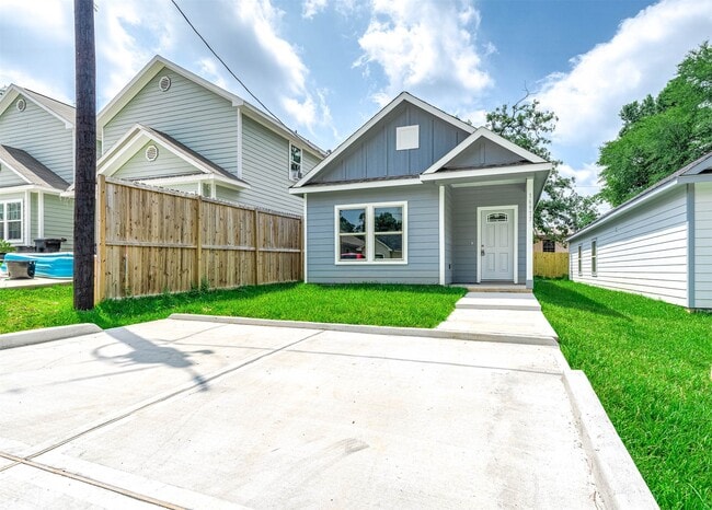 16977 Glenheath St in Montgomery, TX - Building Photo - Building Photo