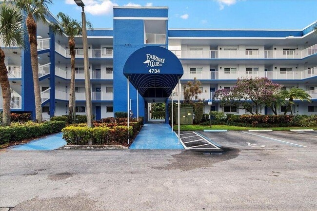 4734 Lucerne Lakes Blvd E in Greenacres, FL - Building Photo - Building Photo