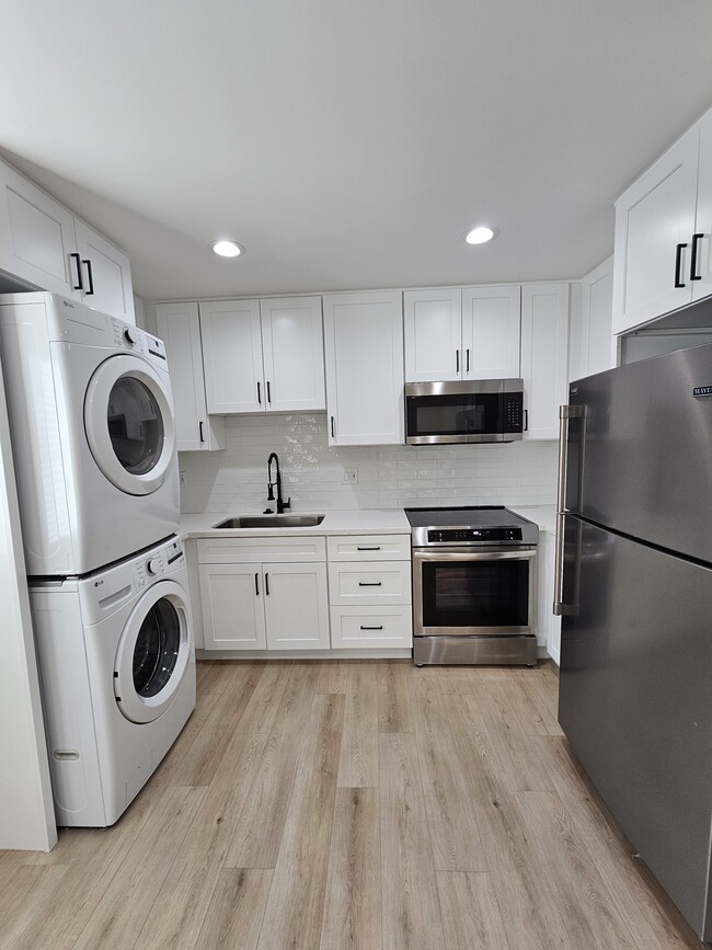 11649 Sunglow St, Unit 3 in Santa Fe Springs, CA - Foto de edificio - Building Photo