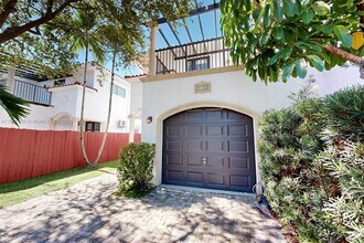 3180 New York St in Miami, FL - Building Photo - Building Photo