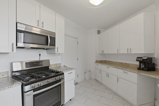 4940 S East End Ave, Unit 17A in Chicago, IL - Foto de edificio - Building Photo