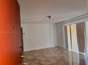 8009 W 6th Ave in Hialeah, FL - Building Photo - Building Photo