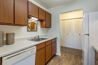Ramblewood Apartments in Grand Rapids, MI - Building Photo - Building Photo
