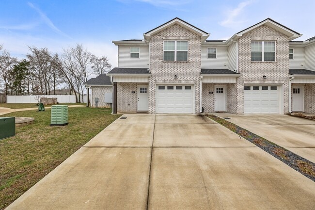 South Maple Townhomes in Lebanon, TN - Building Photo - Building Photo