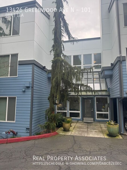 13426 Greenwood Ave N in Seattle, WA - Building Photo