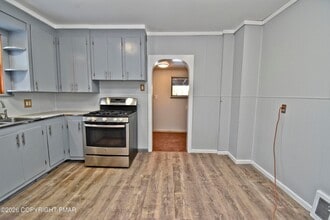 198 Grove St, Unit 1313 in East Stroudsburg, PA - Building Photo - Building Photo