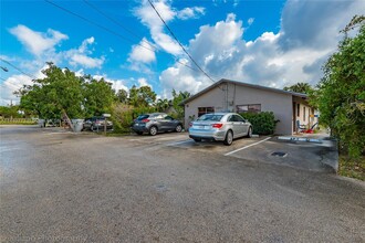 204 NW 7th St in Pompano Beach, FL - Foto de edificio - Building Photo