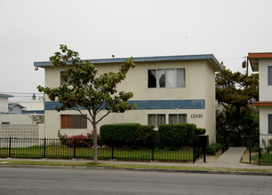 12691 Sunswept Ave in Garden Grove, CA - Foto de edificio - Building Photo