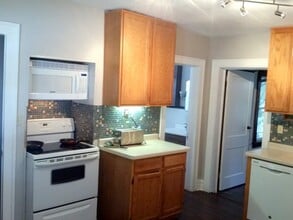 936 Drake St, Unit 4 in Madison, WI - Building Photo - Building Photo