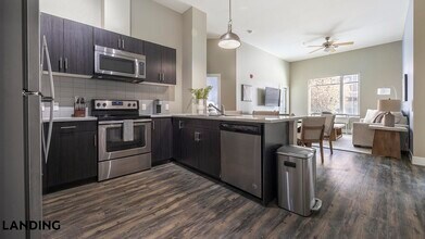 1000 S Broadway in Denver, CO - Foto de edificio - Building Photo