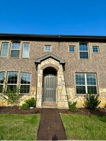3453 Solana Cir in Denton, TX - Building Photo