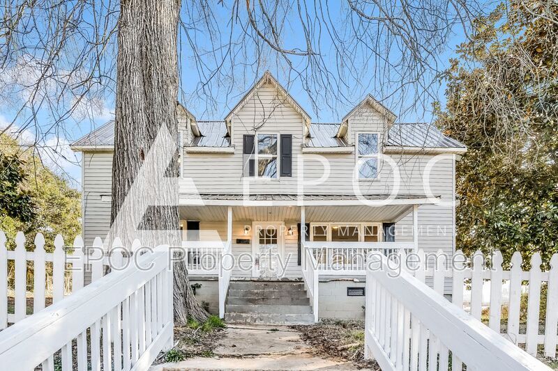 921 Thurmond St in Winston-Salem, NC - Foto de edificio