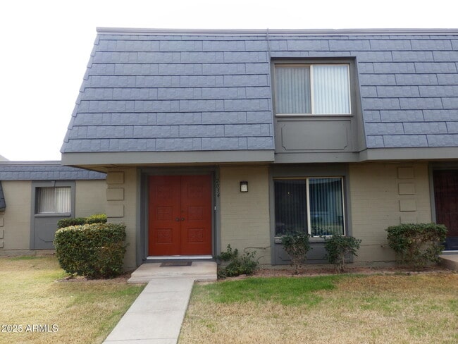 property at 2034 W Elm St