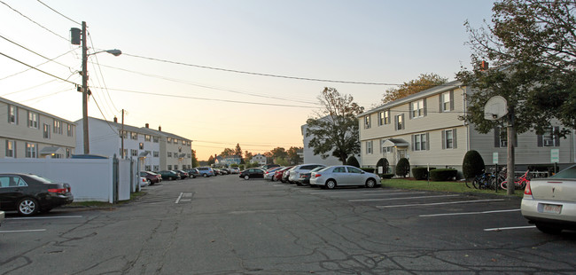 River Drive Apartments in Danvers, MA - Building Photo - Building Photo