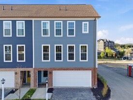 227 Oliver Way in Cranberry Township, PA - Building Photo