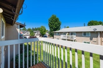 Orchards Apartments in Canby, OR - Building Photo - Building Photo