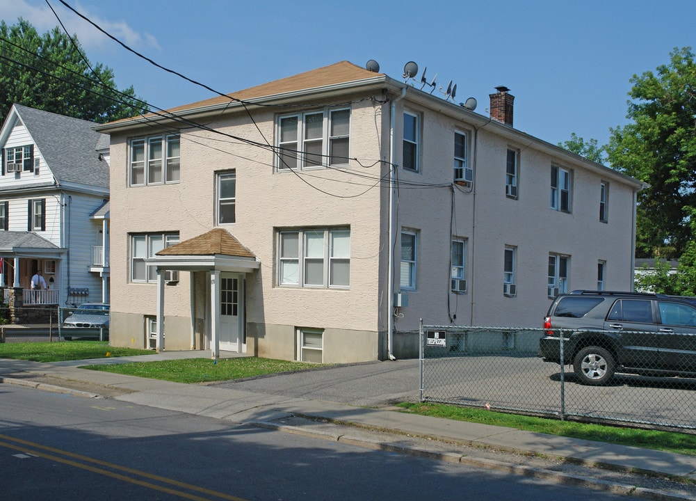 179 Underhill Pl in West Harrison, NY - Building Photo