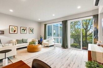 165 Valley St in Seattle, WA - Building Photo - Building Photo