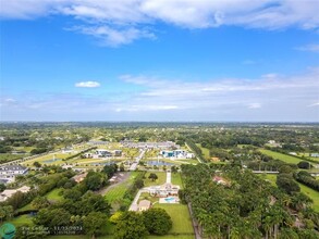 13400 Stirling Rd in Southwest Ranches, FL - Foto de edificio - Building Photo