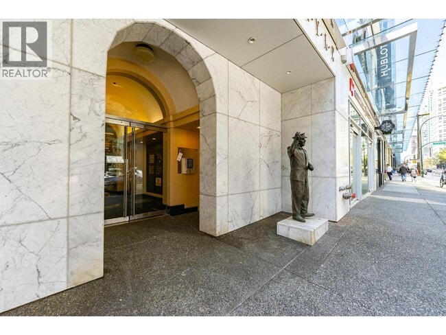 1060 Alberni St in Vancouver, BC - Building Photo - Building Photo
