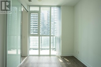 87-2987 Peter St in Toronto, ON - Building Photo - Building Photo