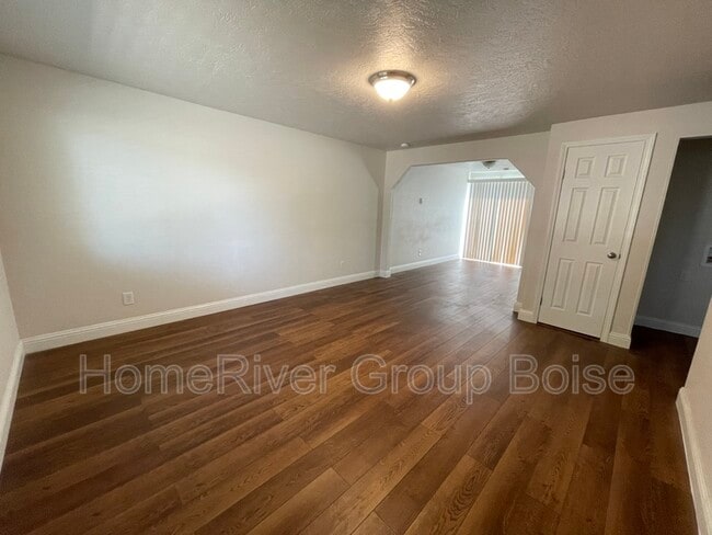 102 N Homedale Ave in Caldwell, ID - Building Photo - Building Photo