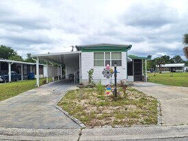 102 Pine St in Edgewater, FL - Building Photo