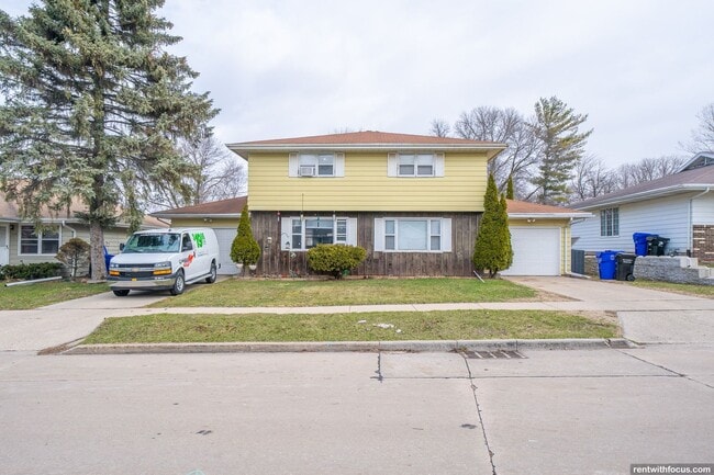 1500 W Pershing St in Appleton, WI - Building Photo - Building Photo