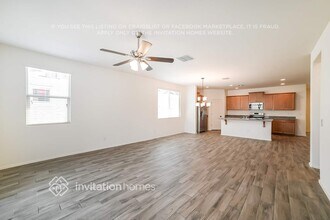 19444 W Solano Dr in Litchfield Park, AZ - Foto de edificio - Building Photo