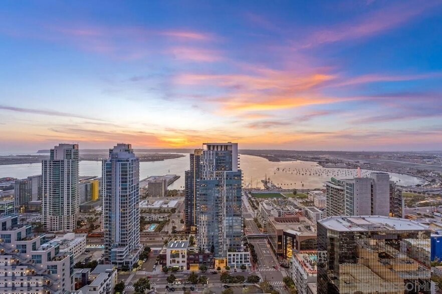 1331 Columbia St, Unit 3607 in San Diego, CA - Foto de edificio