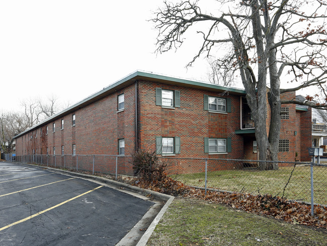 The Oaks of Springfield in Springfield, MO - Building Photo - Building Photo