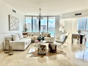 350 S Miami Ave, Unit 3501 in Miami, FL - Building Photo - Building Photo
