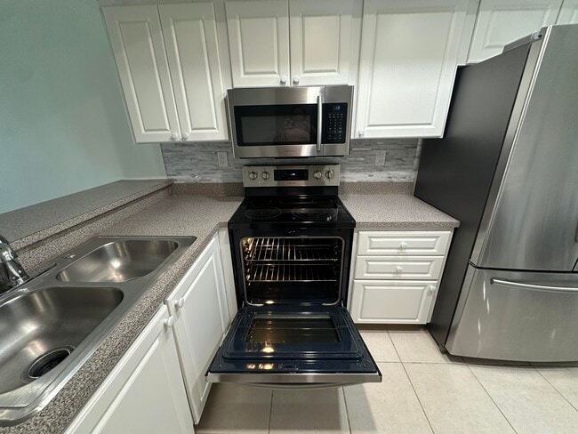 property at 905 Southridge Rd