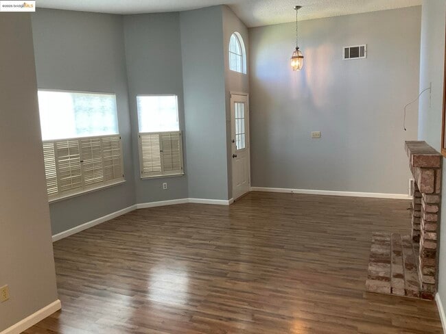 1741 Gateway Dr in Oakley, CA - Building Photo - Building Photo