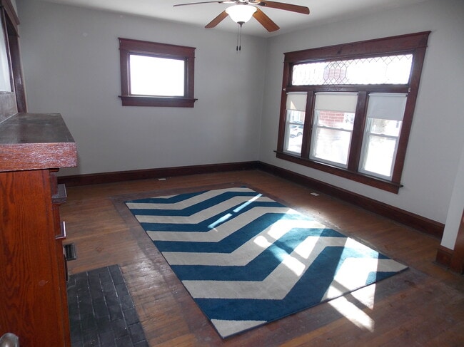 3611 Maple St, Unit 1st floor in Erie, PA - Foto de edificio - Building Photo