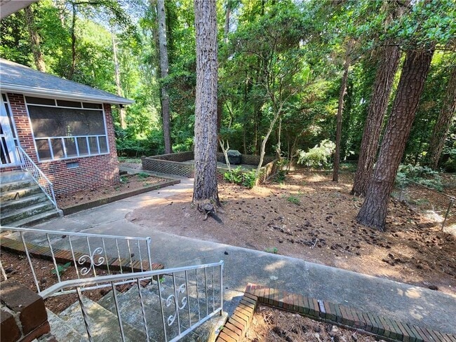 2294 Clairmont Rd in Atlanta, GA - Building Photo - Building Photo