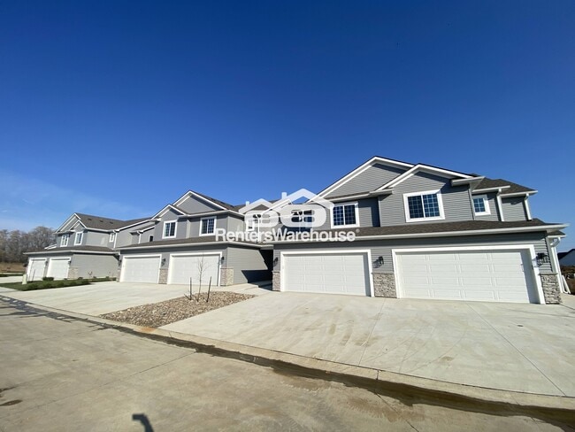 7000 Lake Hill Dr in Des Moines, IA - Building Photo - Building Photo