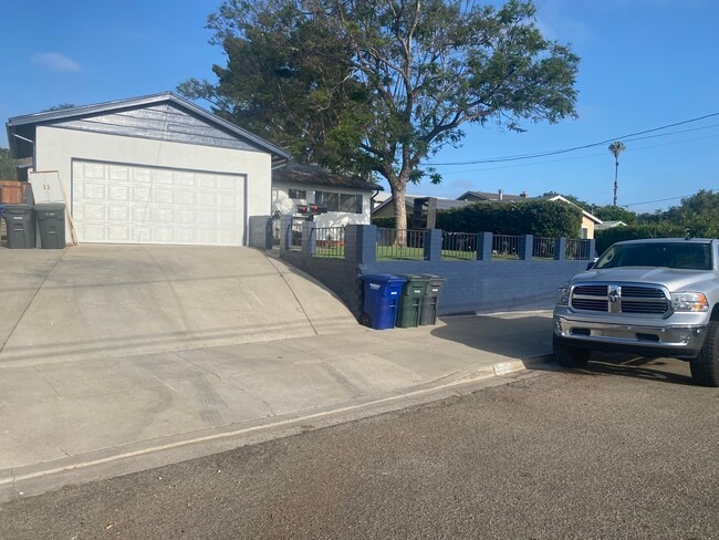 2418 Edding Dr in Lemon Grove, CA - Foto de edificio - Building Photo