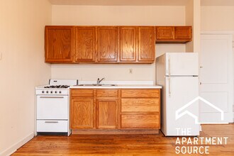 1058 W George St, Unit 314 in Chicago, IL - Building Photo - Building Photo