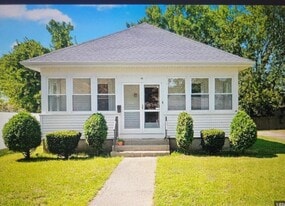 30 Alabama Ave, Unit 30 in Warwick, RI - Building Photo