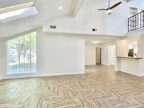 707 Center Hill Dr in Houston, TX - Foto de edificio - Building Photo