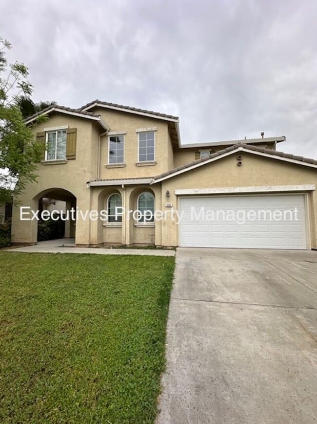 property at 3566 Santa Maria Ave